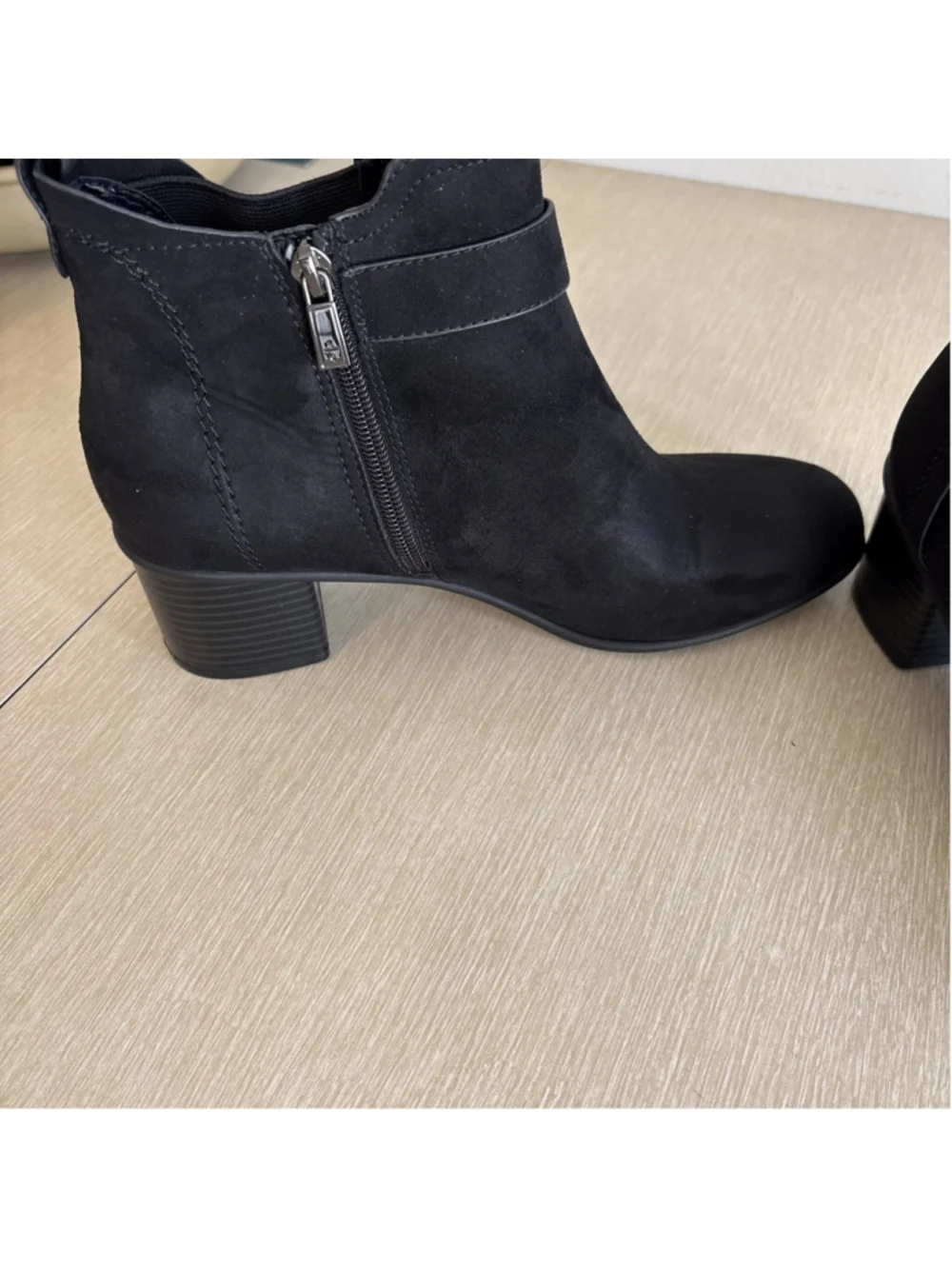 Kenneth Cole Blk Suede Ankle Boots Women 9.5 Block Heel Buckle Strap 1167